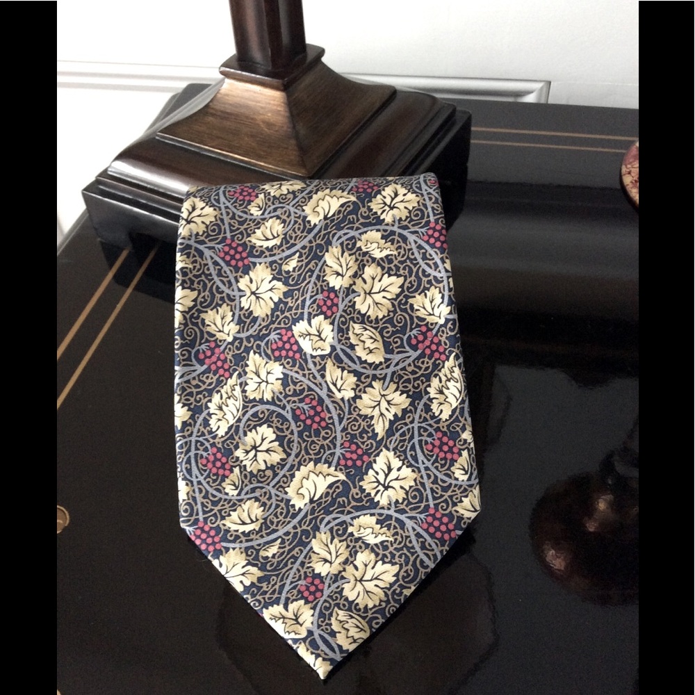 MFA Boston: Silk Tie William Morris Print.